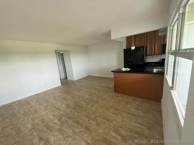 Building Photo - 1425 Arthur St Unit 503A