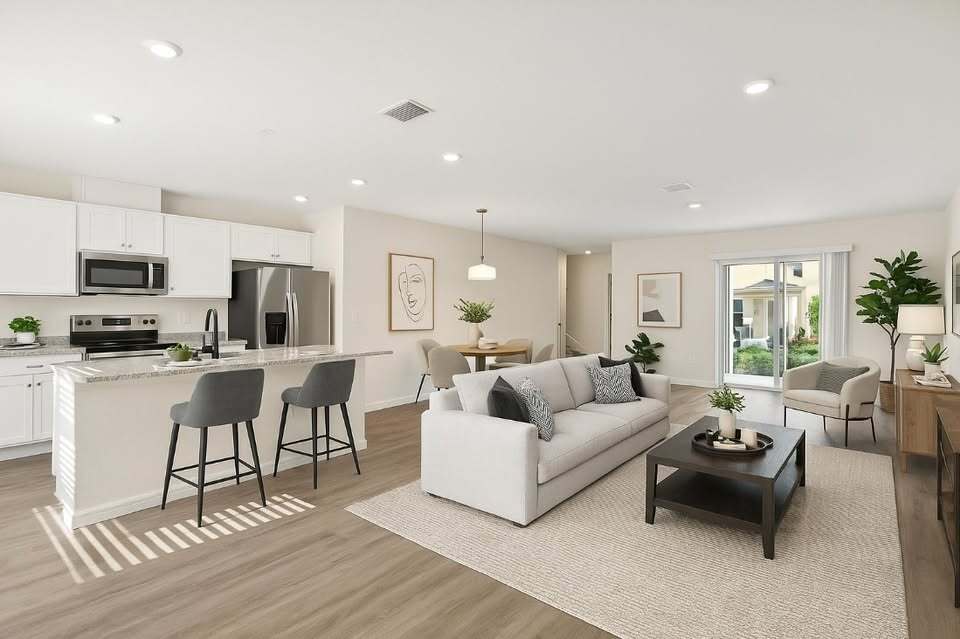 Gathering Room - 2745 Flushing Dr (Apopka, FL)