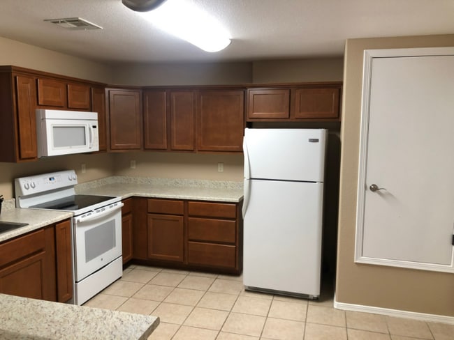 Photo - 6345 Reynolds Dr Unit B-5