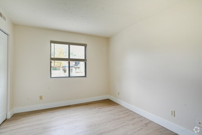 2BR, 1BA - 777SF