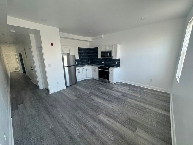Photo - 346 N 52nd St