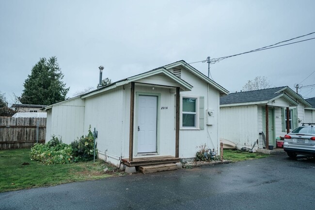 Building Photo - Charming Detached Studio Home in McKinleyville