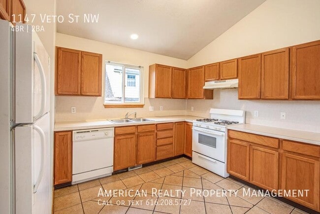 Photo - 1147 Veto St NW