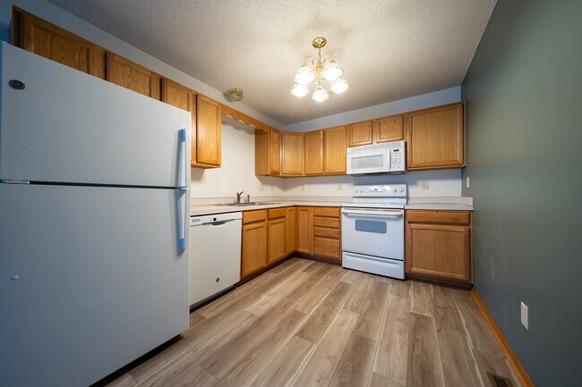 Photo - 1555 County Rd D E