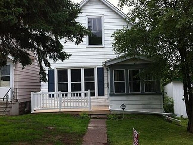 Photo - AVAILABLE JUNE - 3 Bed, 1 Bath Updated Home!
