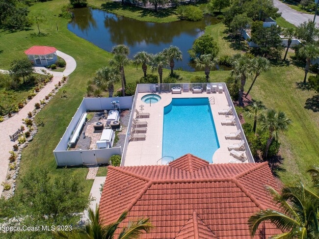800 Del Rio Way Unit 402