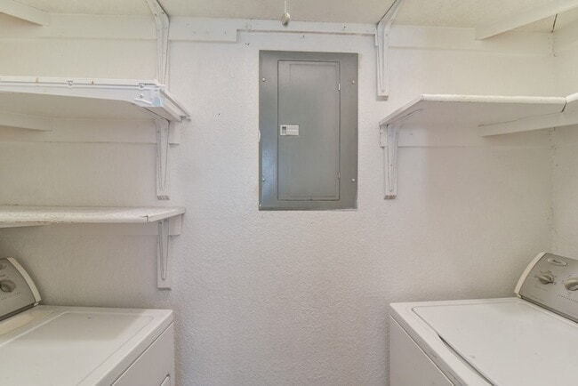 Building Photo - Affordable 2 bedroom in North Arlington
