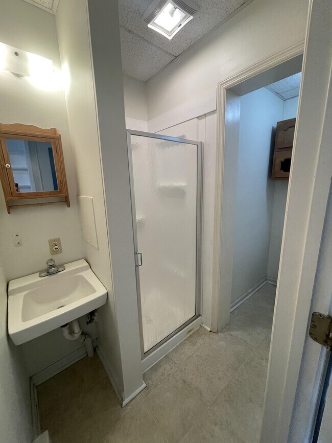 Photo - 416 E 2nd St