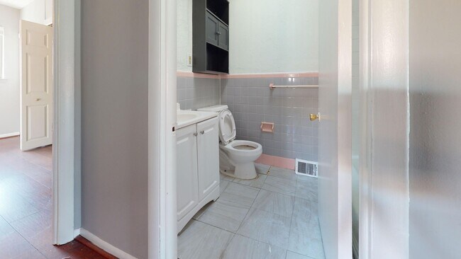 Photo - 2037 Beyer Ave Unidad 2F