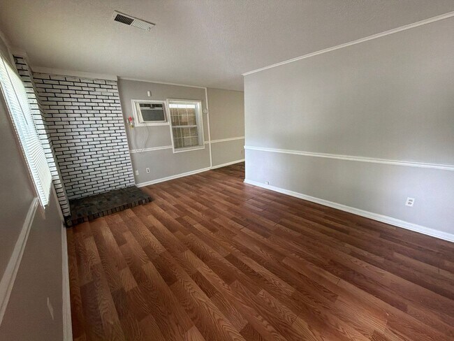 Photo - Nice Home In the U of M Area