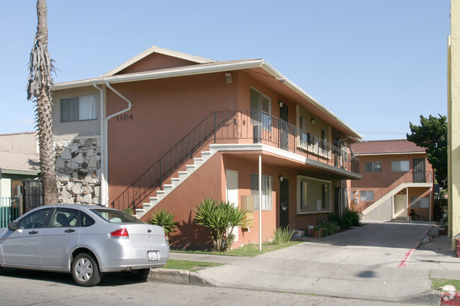 Building Photo - 1104 Cherry Ave Rental