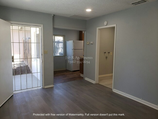 3842 Walnut Ave