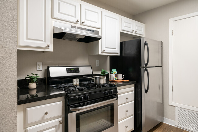 Interior Photo - Avery at TownCentre Rental