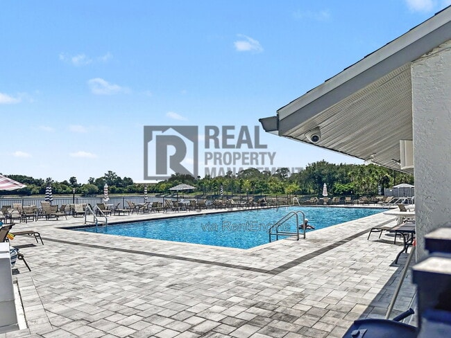 Building Photo - 4701 Lakeside Club Blvd Unit 3