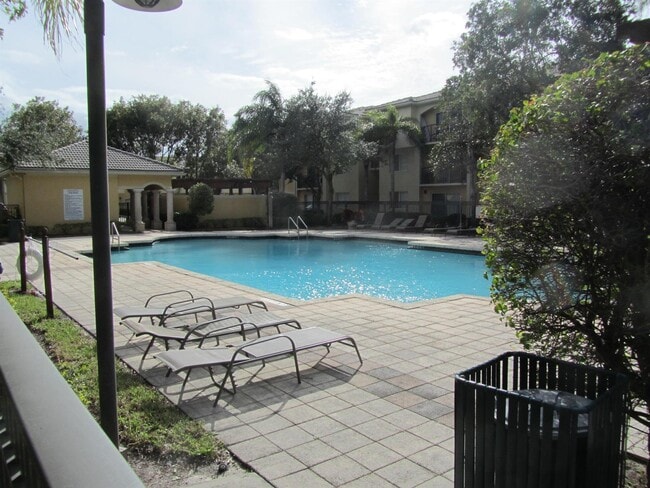 Photo - 700 Crestwood Ct S