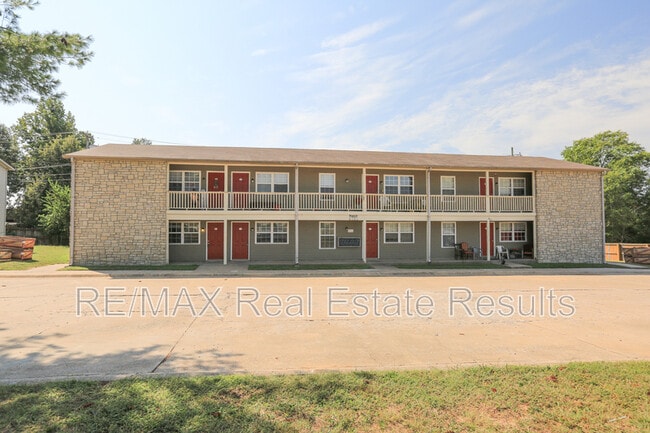 Building Photo - 1820 W Twin Springs St Unit Apt 11