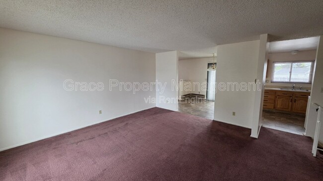 Photo - 1044 Maple Dr