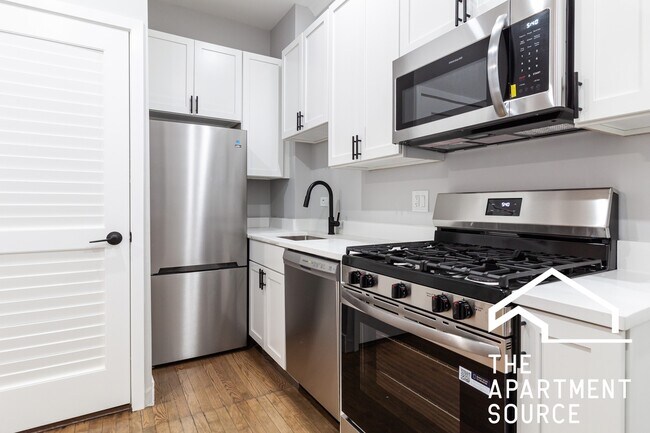 Building Photo - 3842 N Wilton Ave Unit 1