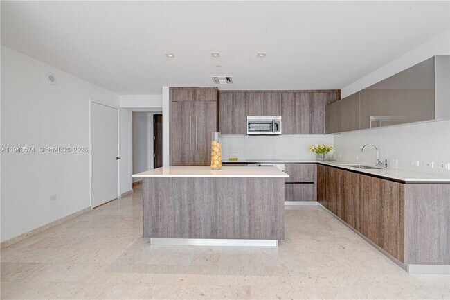 Photo - 88 SW 7th St Unidad 1110