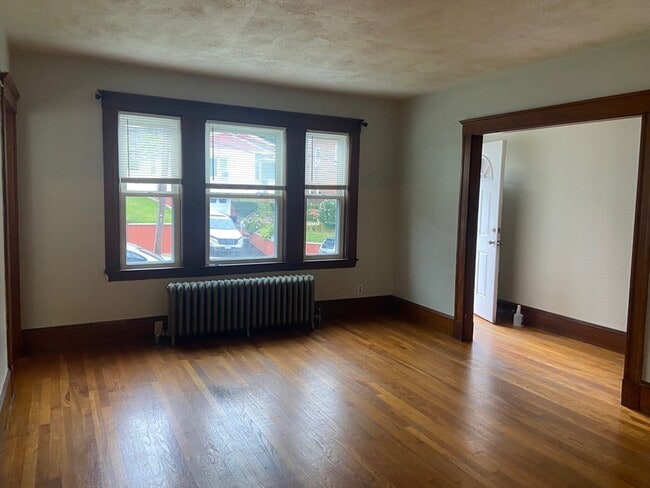 34-36 Cedrus Ave Unit 1