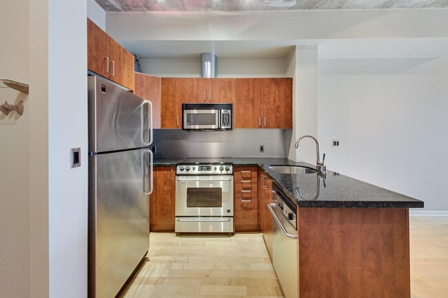 Photo - 388-388 Richmond St W