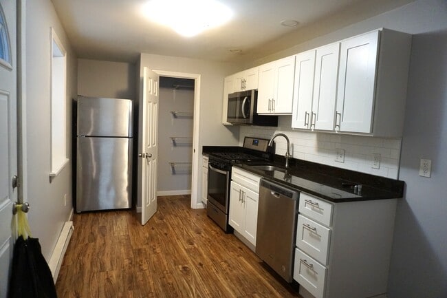 Photo - 8 N Delaware Dr