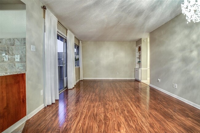 Building Photo - 2574 Marilee Ln Unit 22 Rental