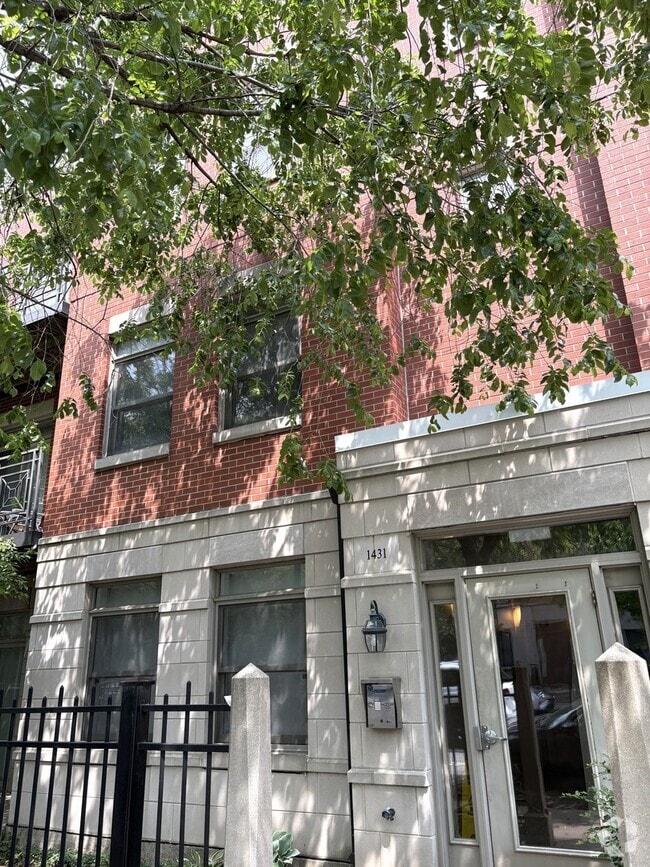 Building Photo - 1431 S Halsted St Unit 3A Rental