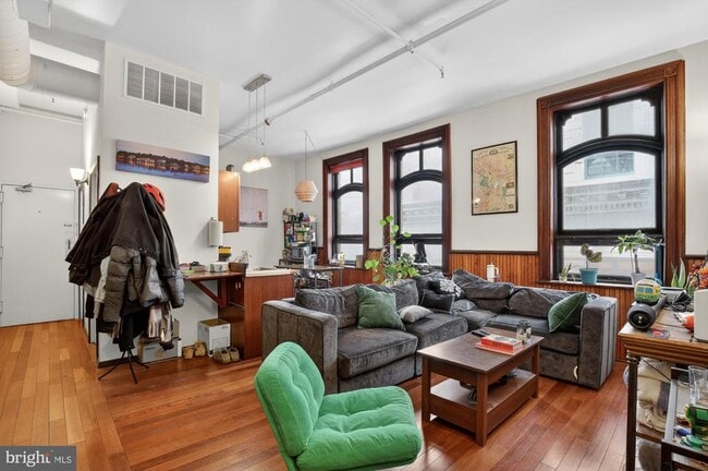 Building Photo - 35 S 13th St Unit 4