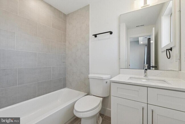 Photo - 2401 N 2nd St Unit H2