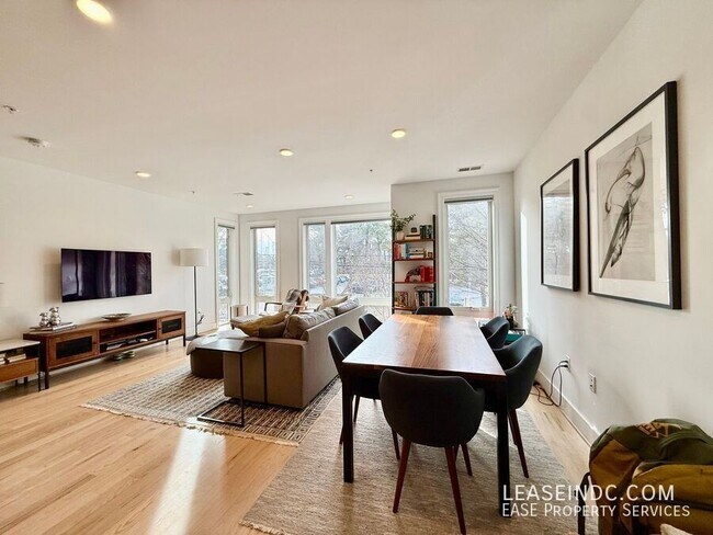 Photo - 4335 Harrison St NW Unidad #5