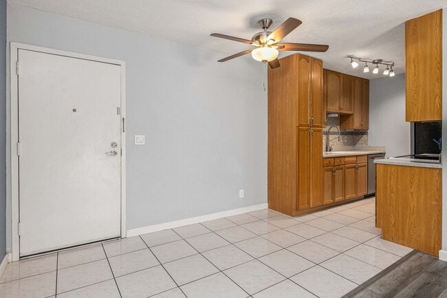 Photo - 8022 Linda Vista Rd Unit 2L