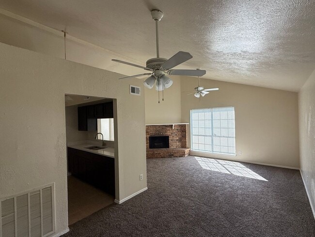 Photo - 3 Bedroom House in The Colony