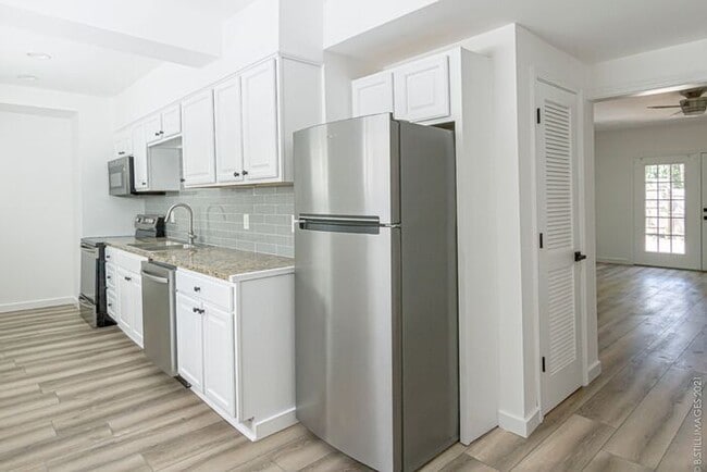 Photo - Elegant & Bright 2 Bedroom in Oakhurst’s H...