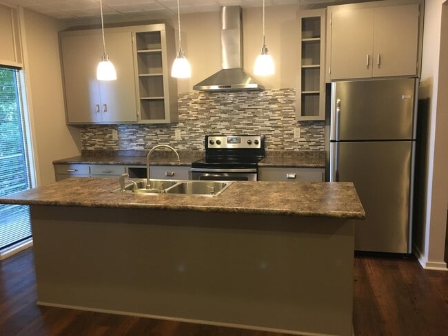 Photo - 101 Riverside Dr