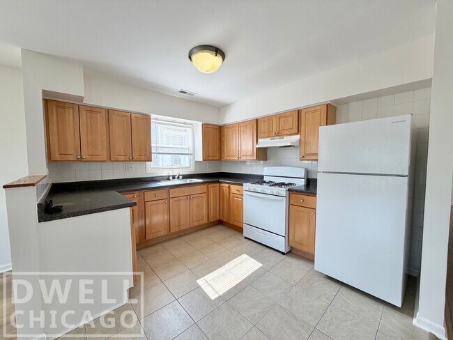 Building Photo - 1411 Emerson St Unit 2