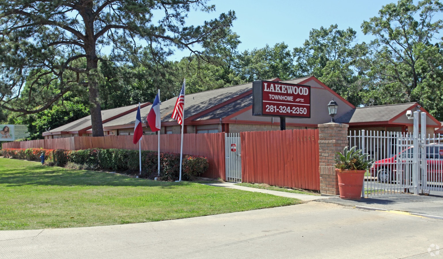 Lakewood Townhomes - Lakewood Townhomes
