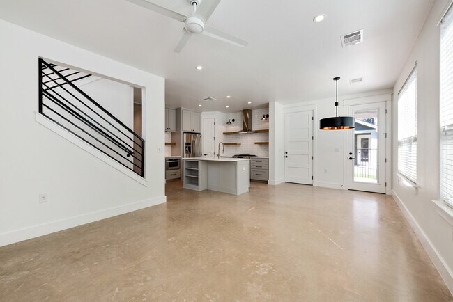 Photo - 1203 W 22nd St
