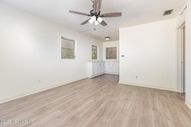 Photo - 6022 Sudbury Ave