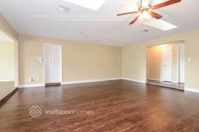Photo - 2111 Almeria Way S