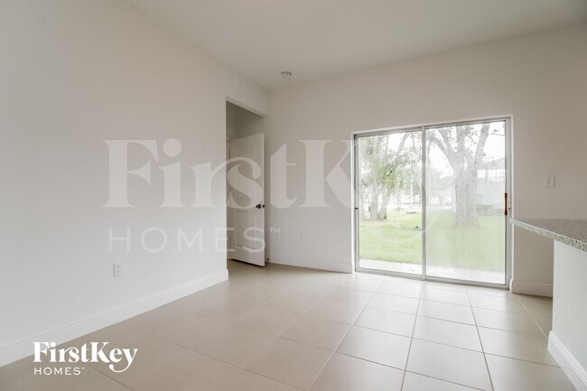 Photo - 653 Parakeet Ct