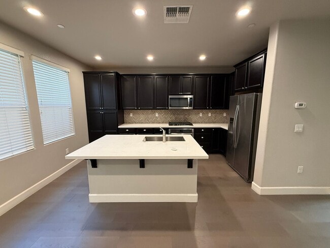 Photo - 901 Persimmon Terrace