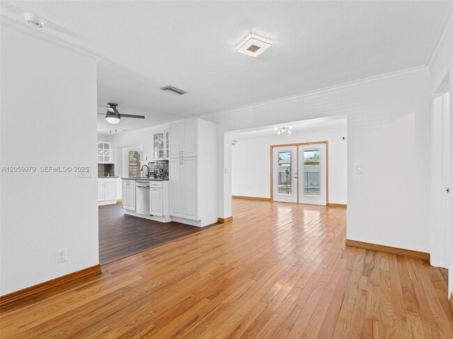 Photo - 2021 N 52nd Ave