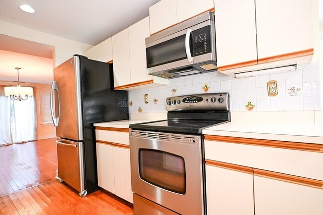 Photo - 697 Hammond St