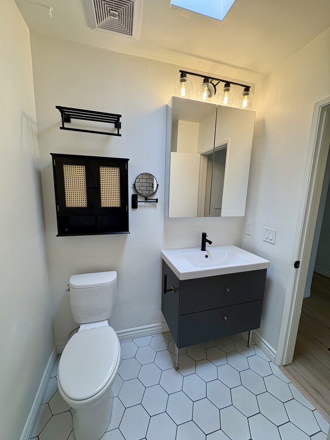 Photo - 11015 National Blvd