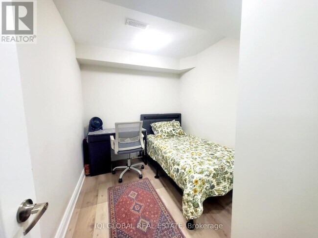 Photo - 1332 Basswood Cres