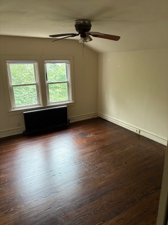 Building Photo - 307 Crest Ave Unit C Rental