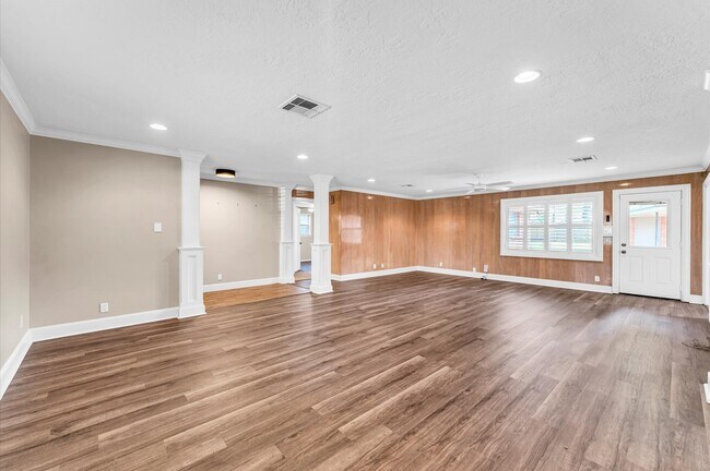 Photo - 6327 Wynnwood Ln