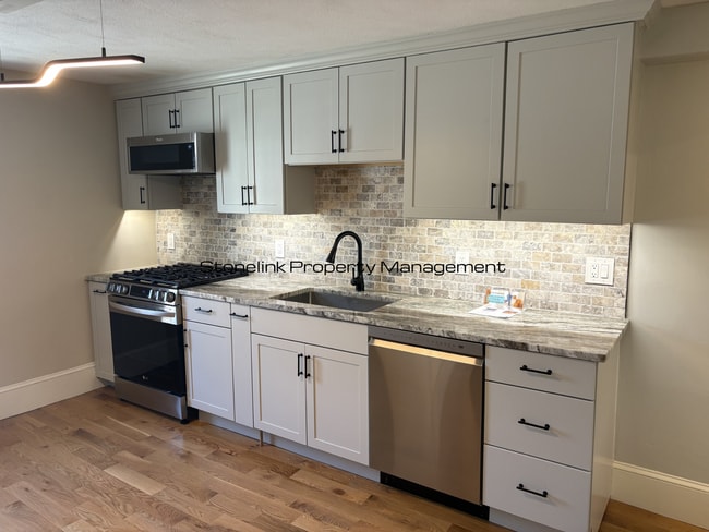 Building Photo - 31 Queen St Unit 1