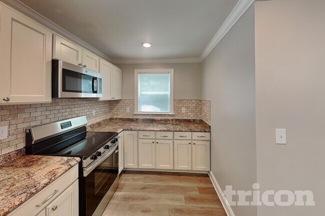 Photo - 247 Young Ave SW